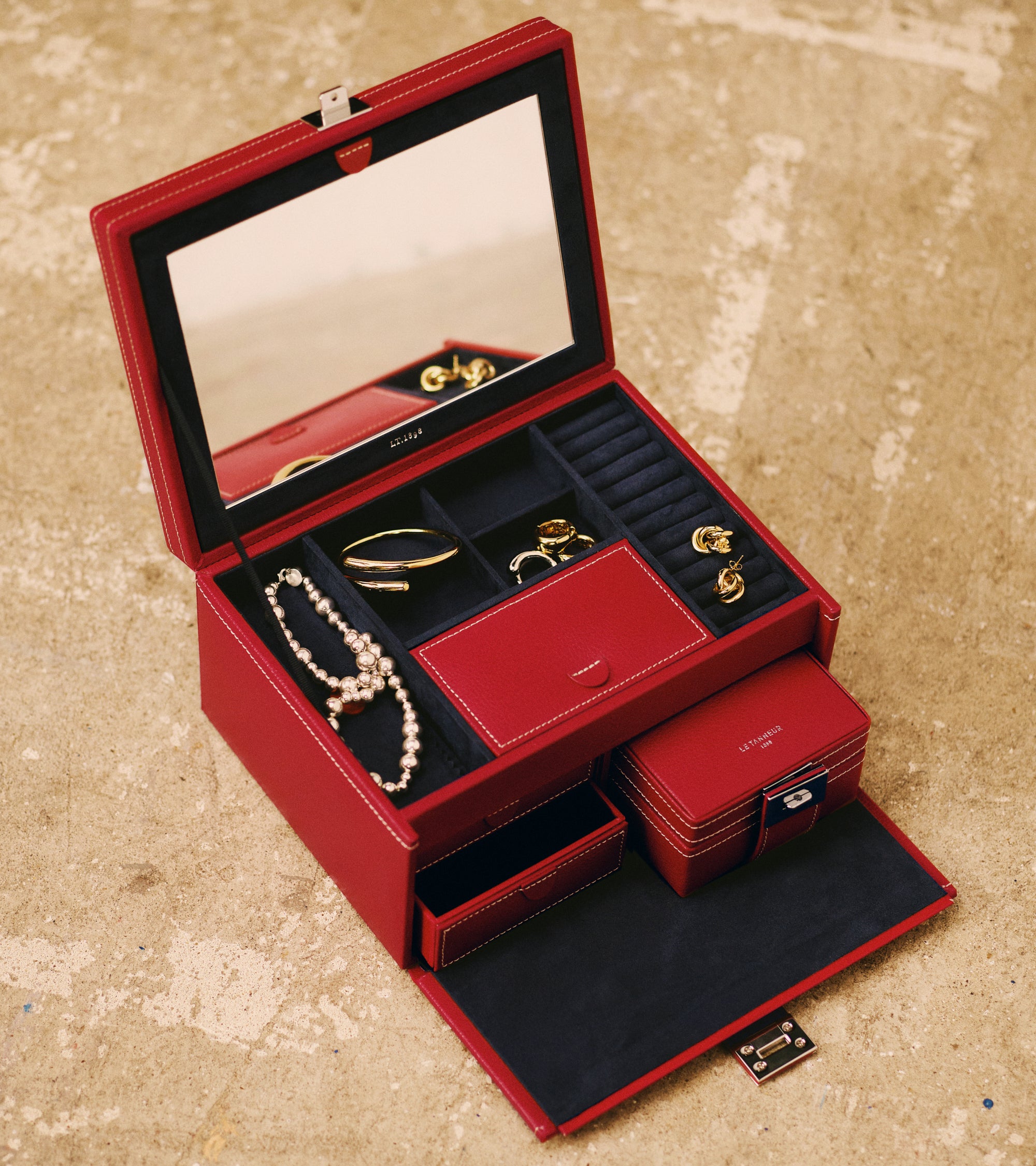 Large jewelry case