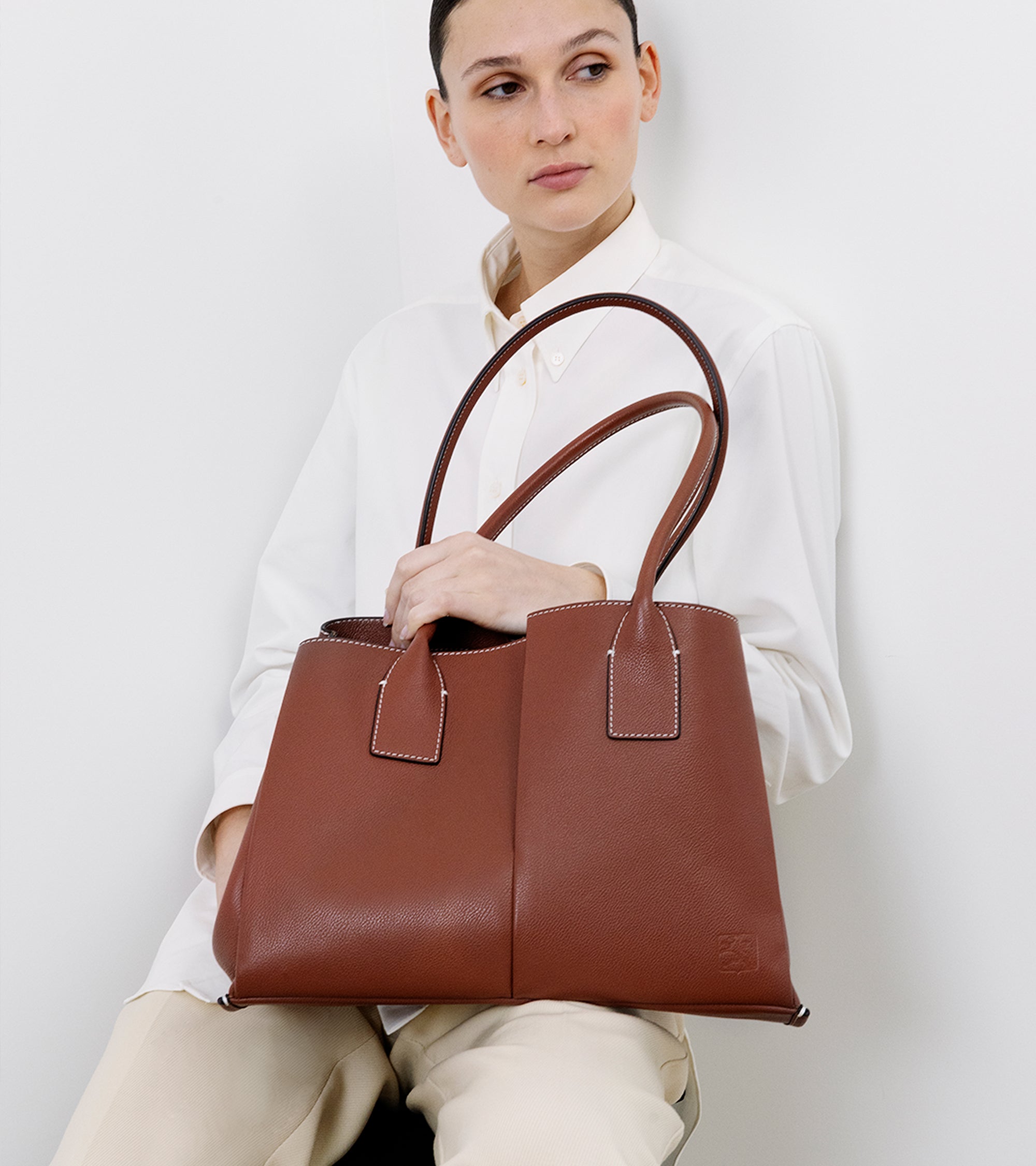 Elena large tote bag in grained leather