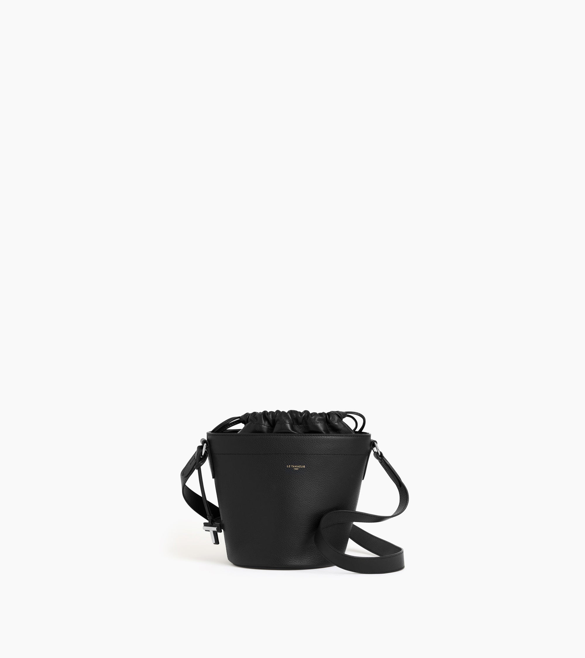 Gisèle small grained leather bucket bag