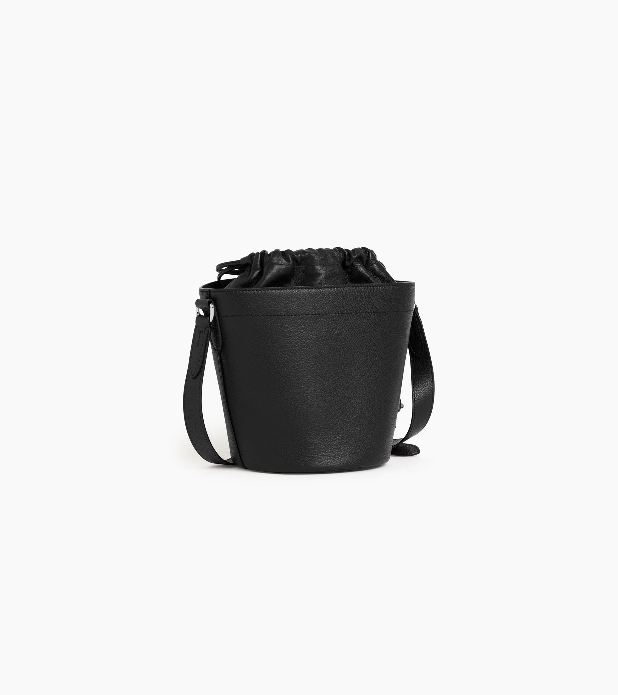 Gisèle small grained leather bucket bag