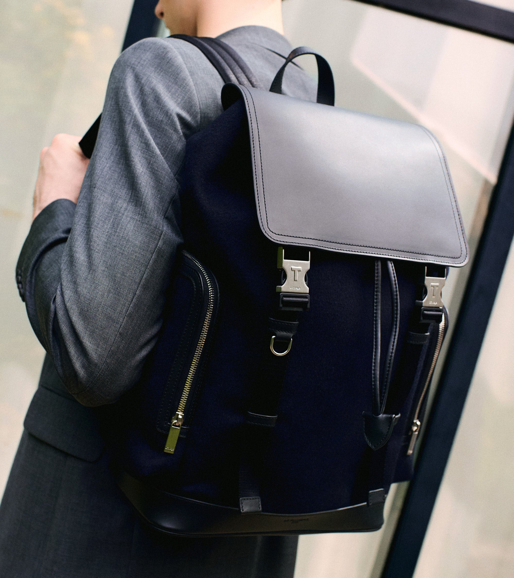 Maurice backpack with flap, in wool felt and smooth leather