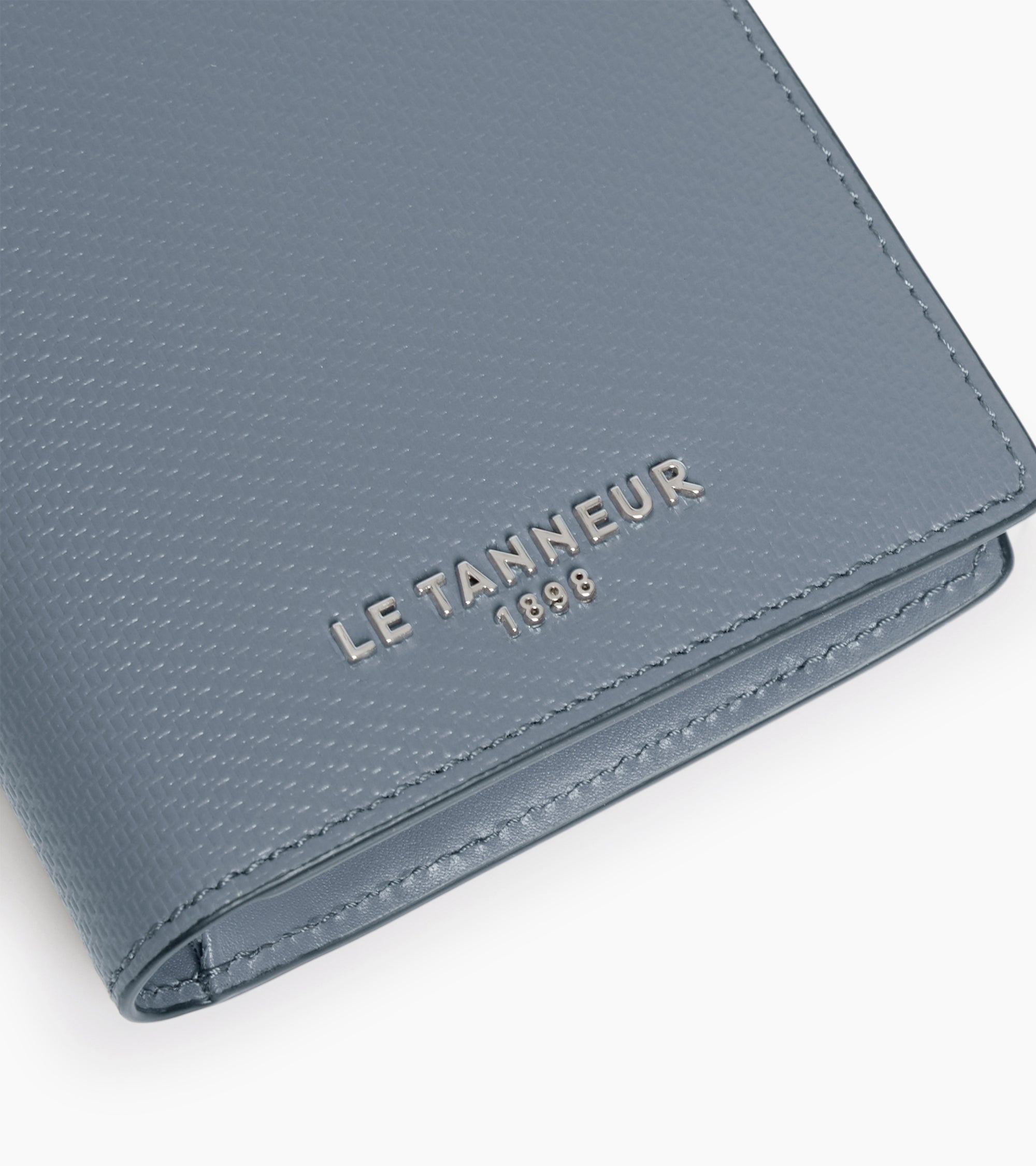 Emile zipped pocket and 2 shutters wallet in signature T leather