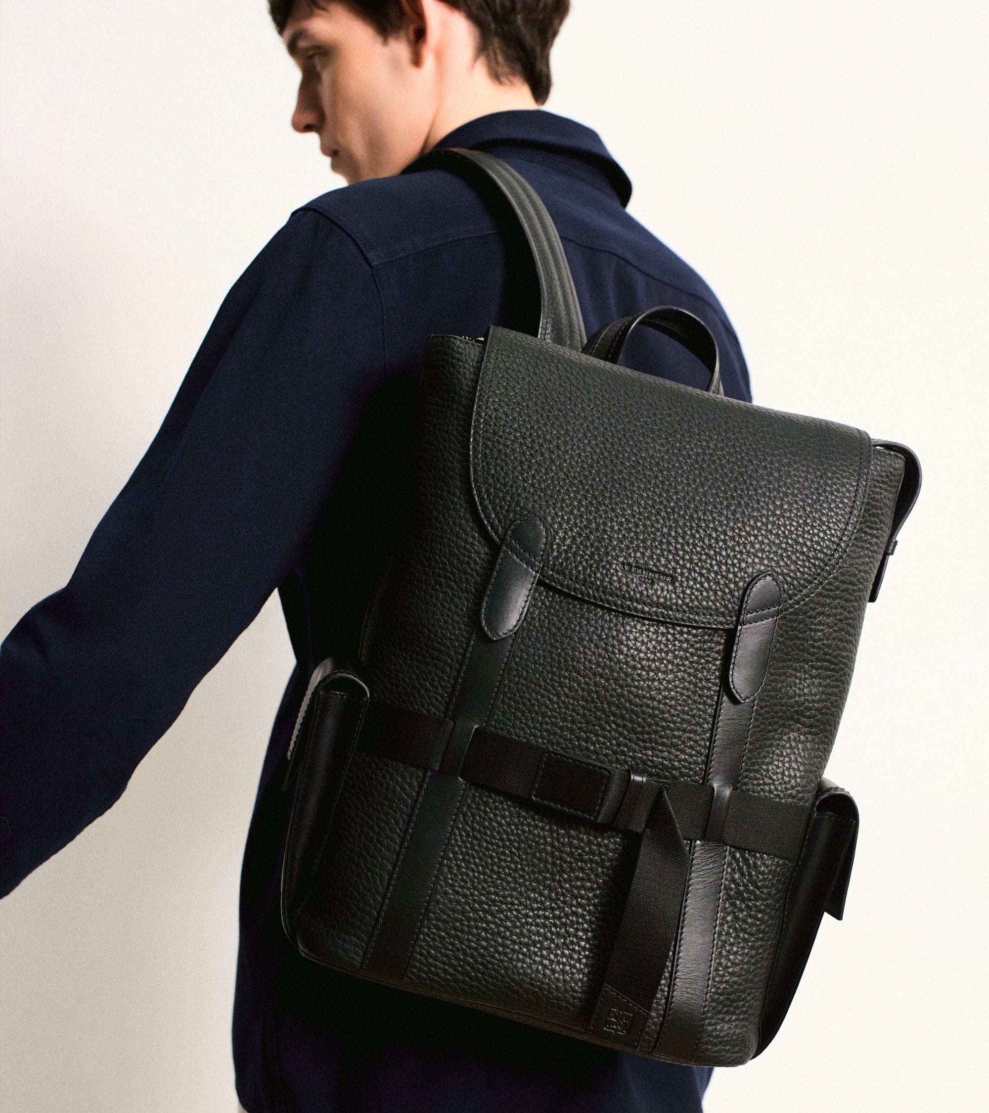 Noah backpack with flap in buffalo grain leather and smooth leather