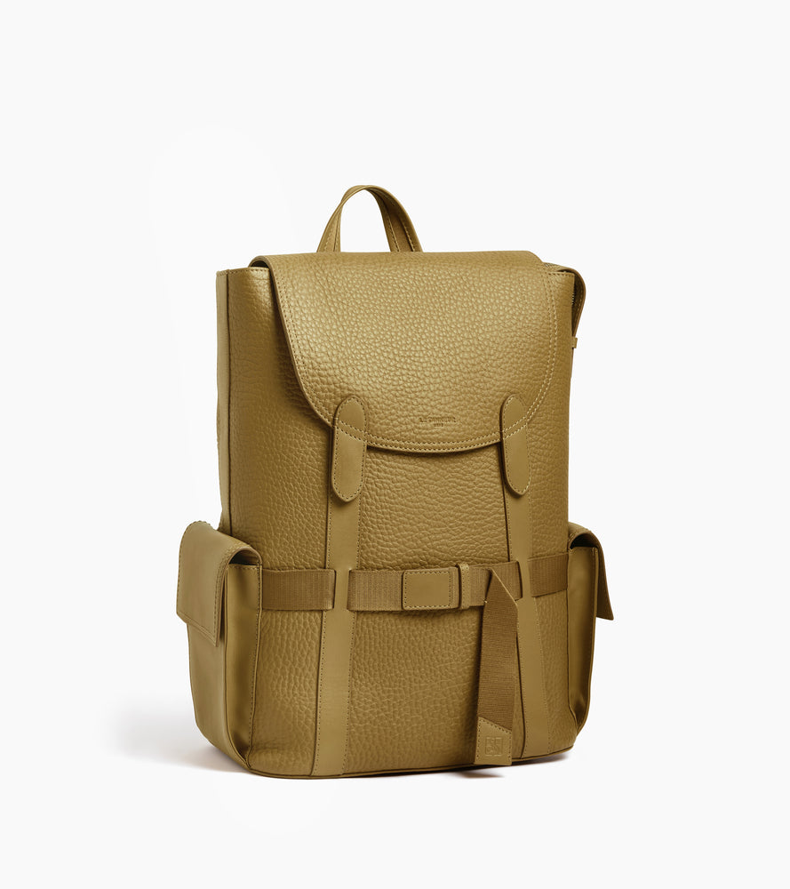 Noah backpack with flap in buffalo grain leather and smooth leather